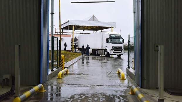 Польские таможенники заблокировали автомобили с помощью для ВСУ на границе