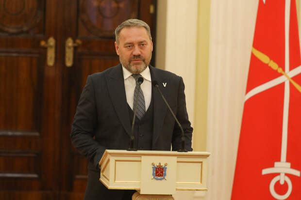 Александр Бельский поздравил медсестер и медбратьев с праздником