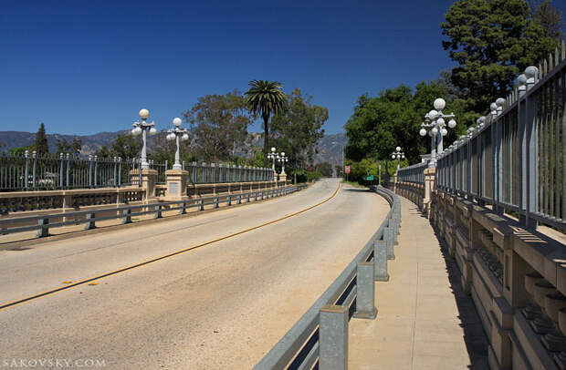 На мосту Colorado Street bridge