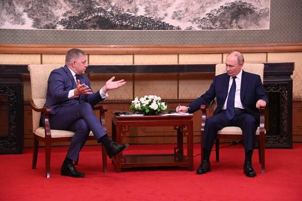 Фицо передаст Путину послание от Зеленского во время визита 9 Мая