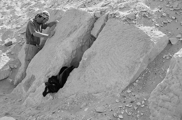 Блоки перекрытия в пирамиде Аменемхета II. Изображение взято из книги А. Ю. Склярова "Пирамиды: загадки строительства и назначения", издательство ВЕЧЕ, 2013