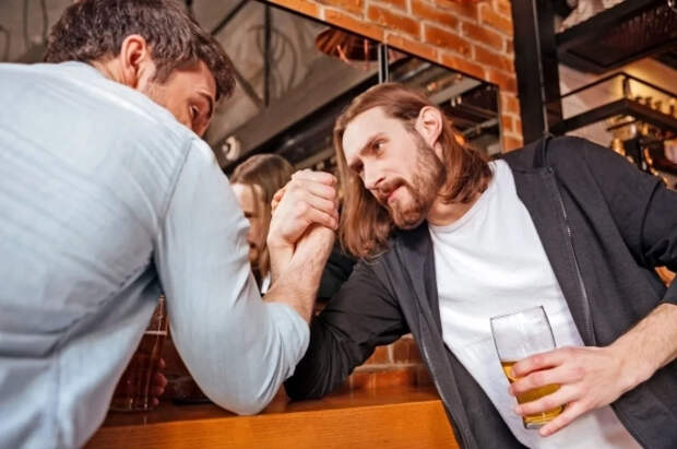 Диетолог Поляков сказал, кому вредно пить безалкогольное пиво