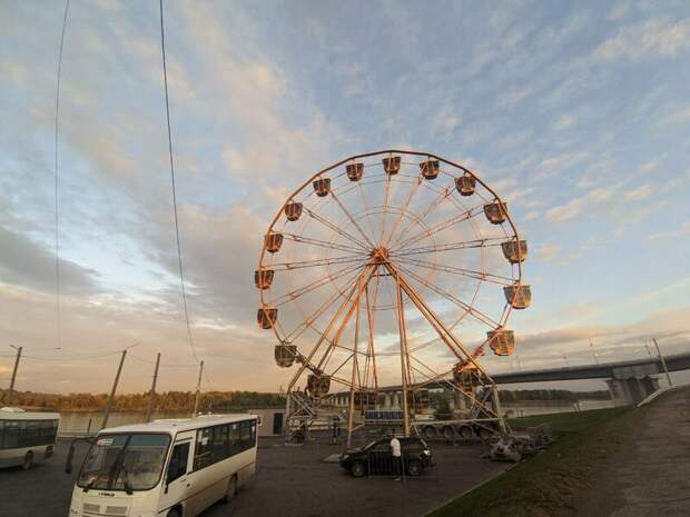 Колесо обозрения около Речного вокзала  / Фото: Екатерина Смолихина