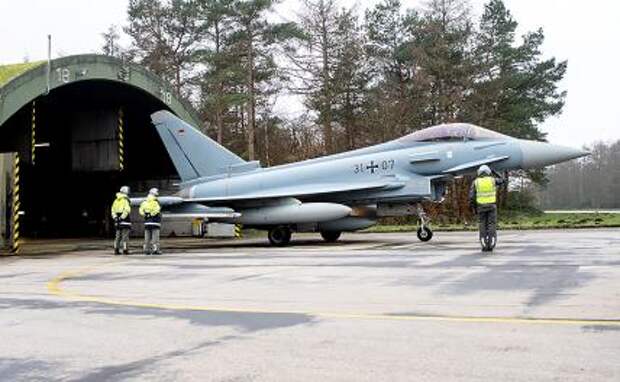 На фото: истребитель люфтваффе Eurofighter Typhoon