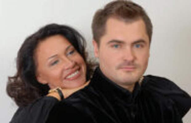 Шоу-бизнес: Из «мальчика» при немолодой богачке стал миллионером и завидным женихом: Как живет Евгений Гор в свои 46