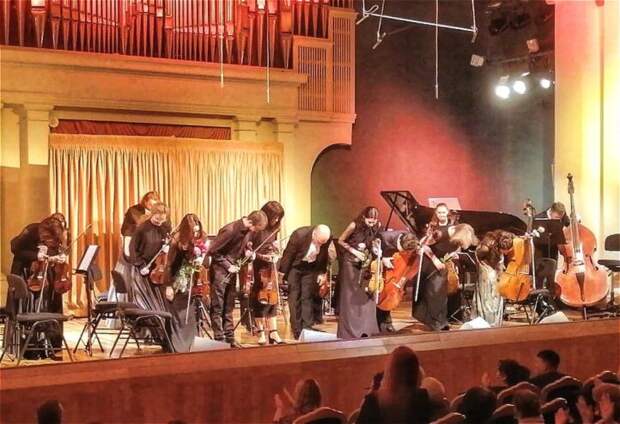 Оркестр тверской филармонии исполнил известные композиции Моцарта и Шуберта