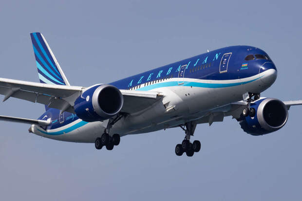 AZAL приостанавливает полеты во Владикавказ, Нижний Новгород и Саратов