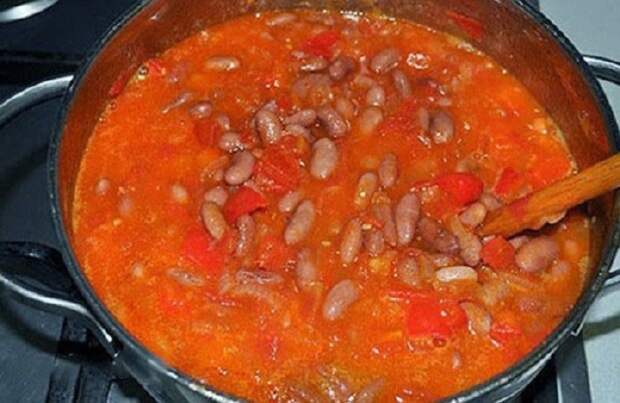 вкусный салат с фасолью