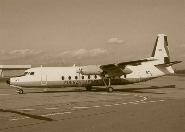 Самолет Fairchild FH-227D борт T-571