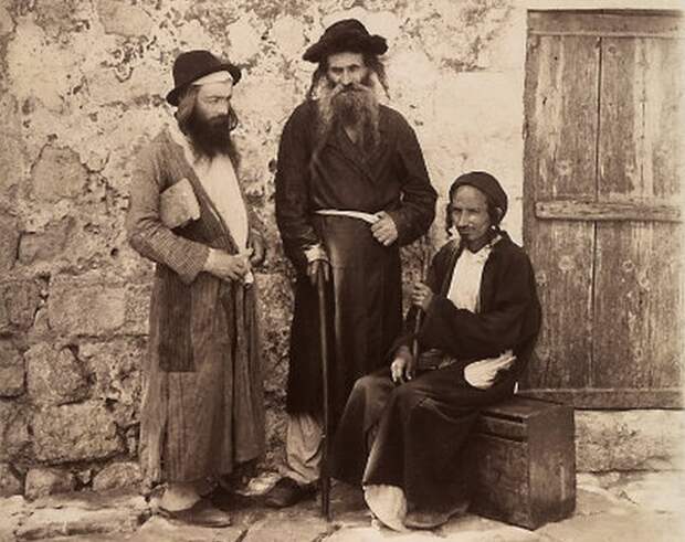 Обряд похорон стриженных ногтей: самая странная традиция мусульман и иудеев