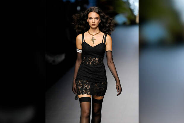 Дева Кассель в кружевном платье снялась в рекламном ролике Dolce&Gabbana в Риме