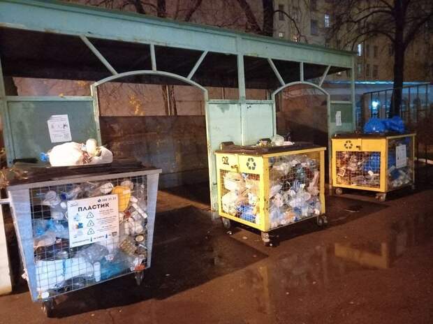 Жителям Тихвина пообещали установить еще около 100 контейнеров для раздельного сбора мусора