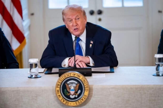 Трамп направил к Гренландии госпитальное судно