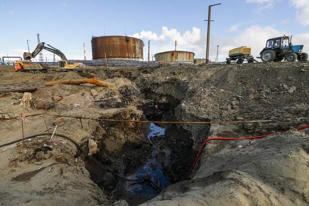 Ученые назвали причину разрушения нефтехранилища в Норильске Ученые назвали причину разрушения нефтехранилища в Норильске
