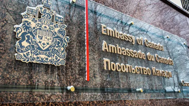 Канада призвала семьи дипломатов на Украине покинуть страну