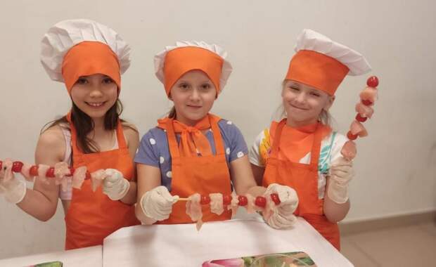 Каким должен быть полезный шашлык для детей, узнали школьники на кулинарном мастер-классе