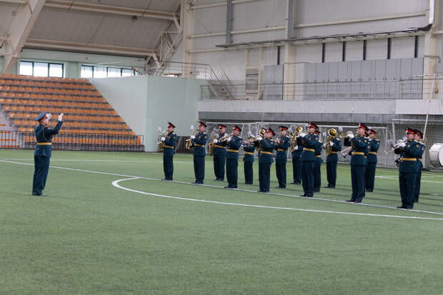Военный оркестр ЦВО оказал содействие в проведении детского футбольного матча в Екатеринбурге