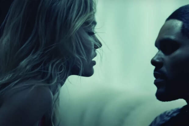 Певец The Weeknd назвал своего героя в "Кумире" придурком после критики эротических сцен