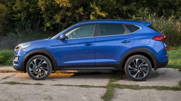 Hyundai_Tucson синий сбоку