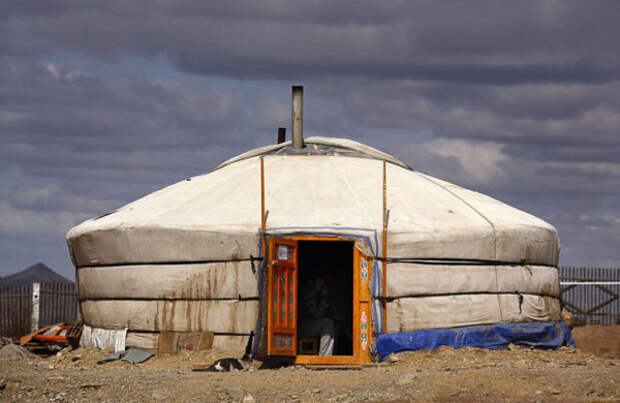 Как добывают золото в Монголии «черные копатели»