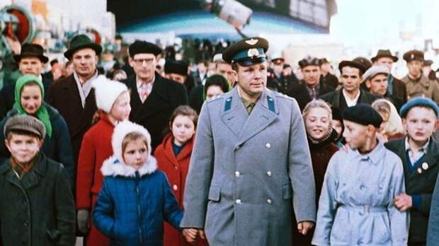 Гагарин в павильон Космос ВДНХ, фото Валентина Черединцева люди, события, фото