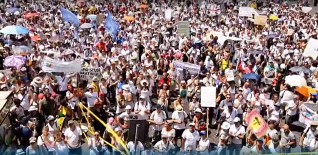 Итальянцы массово протестуют против закона об обязательной вакцинации (+Видео)