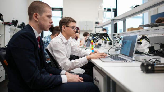 Собянин: 12 тысяч московских школьников обучаются в инженерных классах