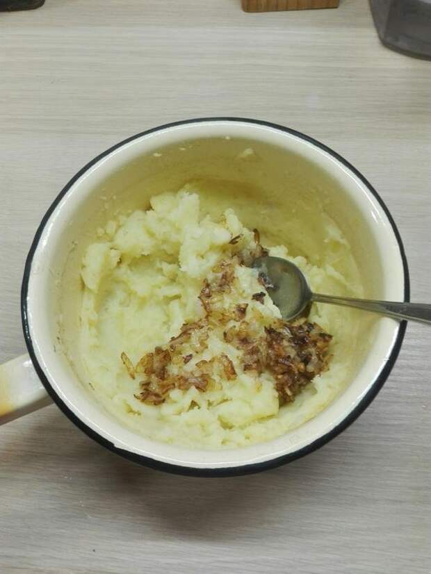 Можно с луком обжарить шкварки - будет еще вкуснее. Можно с луком обжарить шкварки - будет еще вкуснее.