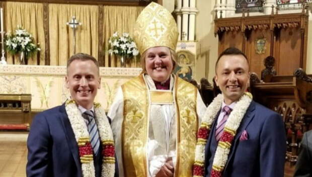 В Канаде епископесса обвенчала англиканского епископа-гея с его партнером