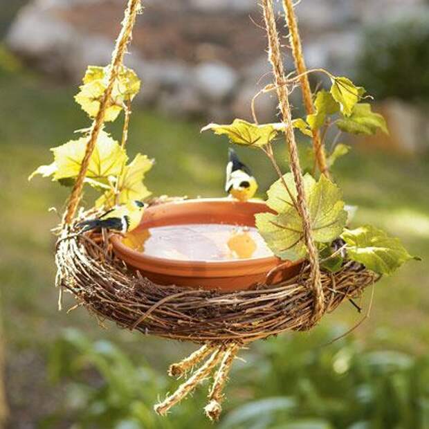 easy wreath birdbath...: 
