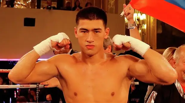 Боксёр Бивол оценил свои шансы в уличной драке с Нурмагомедовым