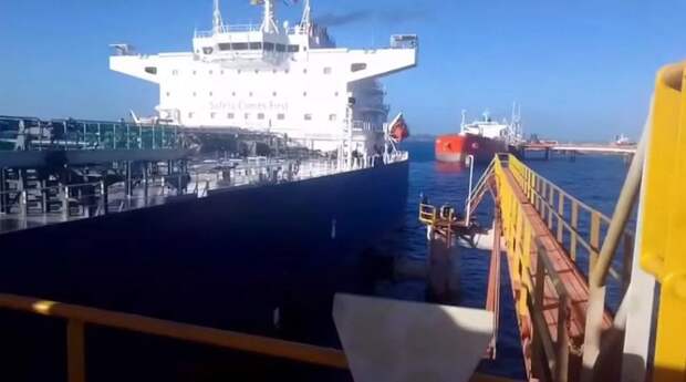 При разгрузке нефти на Кубе рядом с российским танкером обнаружили ещё один