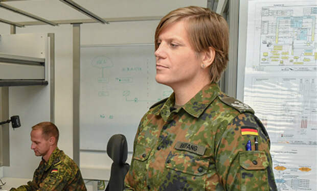 Трансгендер Анастасия возглавила батальон в немецкой армии 