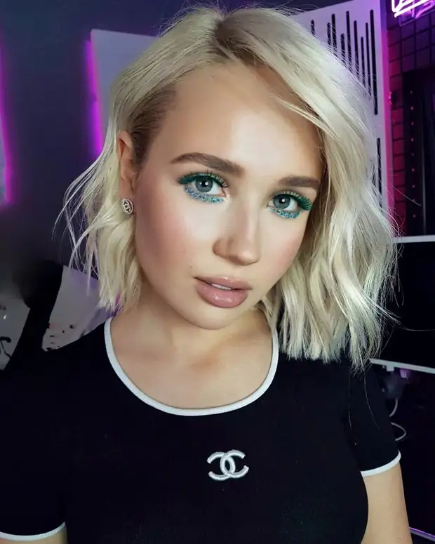 Клава Кока предстала в стильном образе