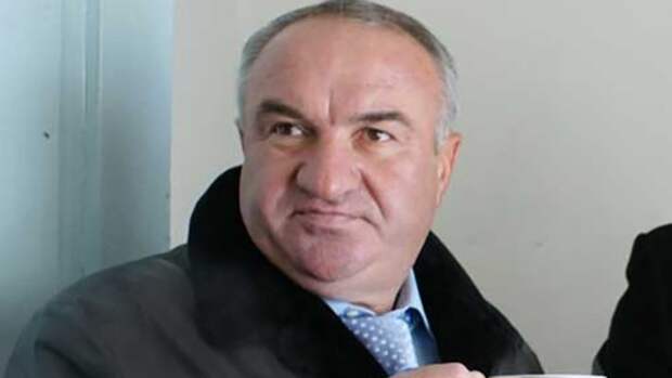 Отец арестованного сенатора Рауль Арашуков