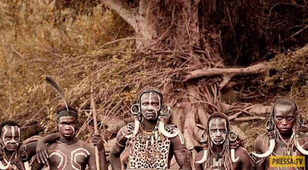 Племя, которое не меняется десятки тысяч лет (5 фото)