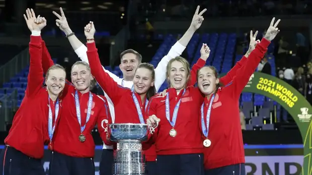 Уверенность Касаткиной и наглость Самсоновой: как сборная России по теннису выиграла Кубок Билли Джин Кинг