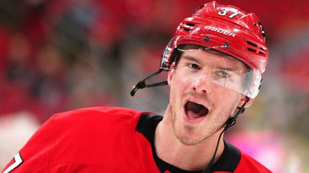 Свечников признан третьей звездой дня в НХЛ. Россиянин оформил ассистентский покер