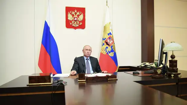 Путин направил послания Макрону, Трампу и Джонсону в честь Дня Победы