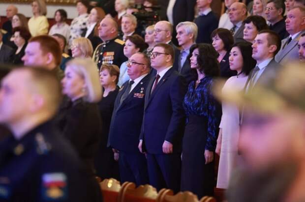 Алексей Текслер дал старт Году единства народов России на концерте в честь защитников Отечества