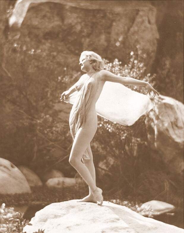 Jean Harlow Taken by Edwin Bower Hesser, 1929 (20).jpg.