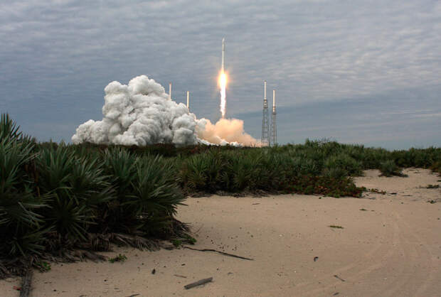 С мыса Канаверал стартует к МКС первый частный космический грузовик SpaceX
