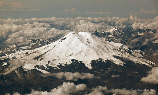 Гора Эльбрус - вид сверху фото