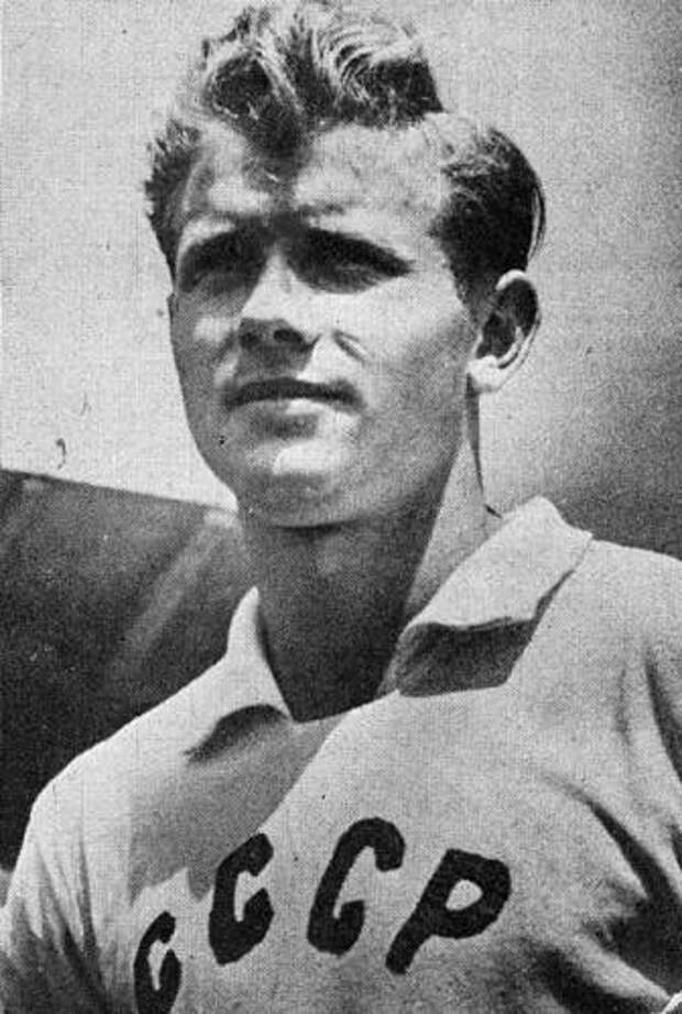 https://upload.wikimedia.org/wikipedia/en/e/ed/Eduard_Streltsov_c._1955-58.jpg