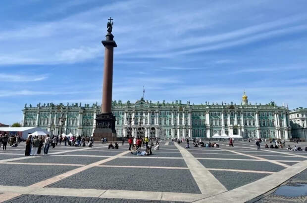 В Эрмитаже задержали повредившего статую императрицы посетителя