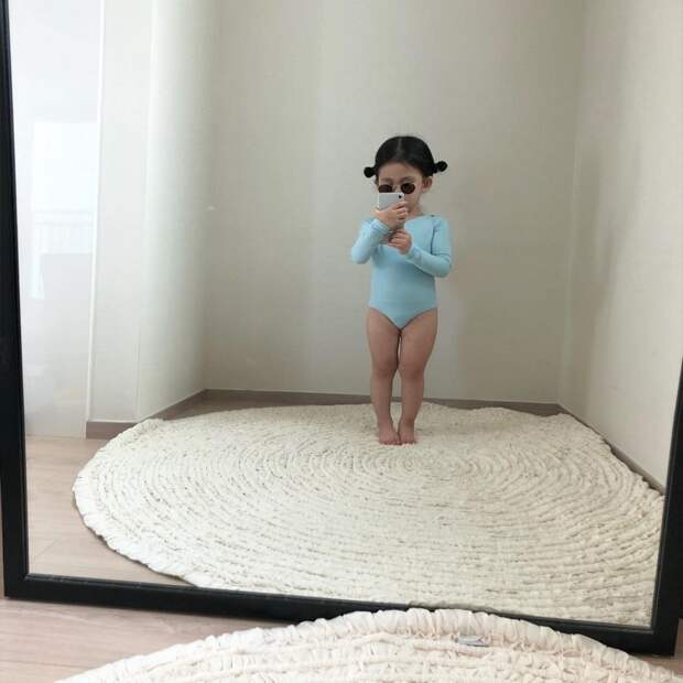 Такому таланту позавидует любой фотограф: селфи от маленькой Айнини удивили многих (фото)