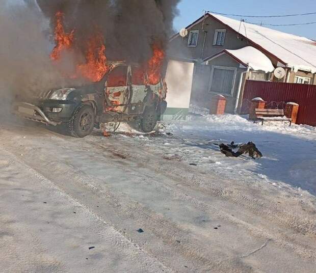 Последствия атаки дрона на автомобиль в Шебекинском округе в Белгородской