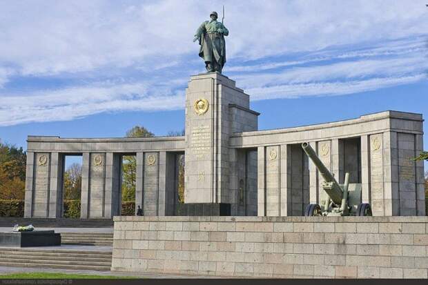 Памятники советским воинам в Берлине! В каком они состоянии?