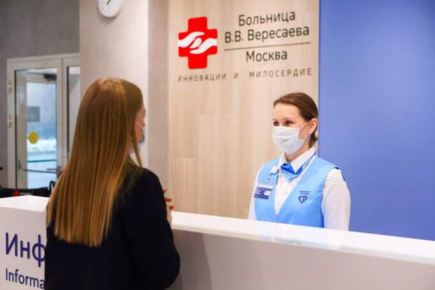 В Москве подвели итоги первого месяца работы Флагманского центра больницы им. Вересаева. За это время медработники спасли более четырёх тысяч пациентов — с сердечно-сосудистыми заболеваниями, различными травмами и хирургическими патологиями. По словам мэра столицы Сергея Собянина, именно в этом Центре впервые применили новый стандарт оказания экстренной медпомощи.