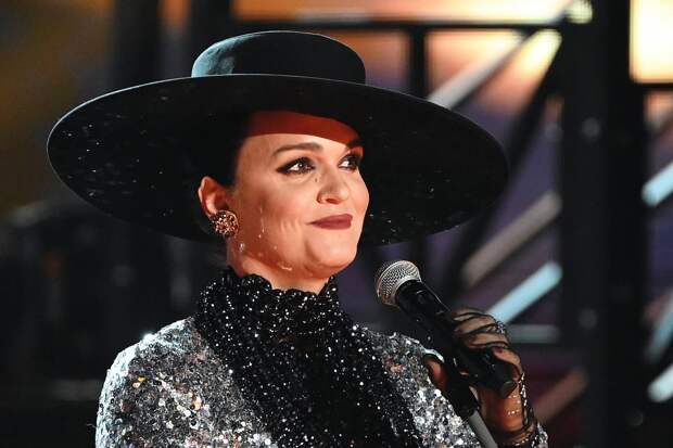 Слава жестко ответила раскритиковавшему ее общественнику